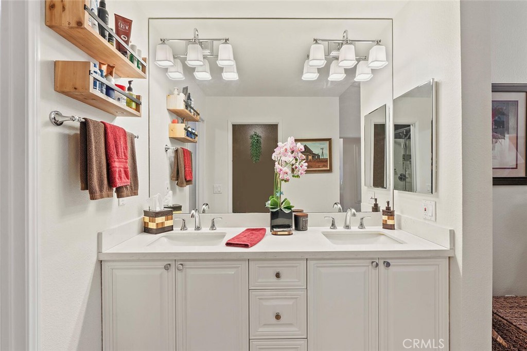 MLS #OC25140922 image #23