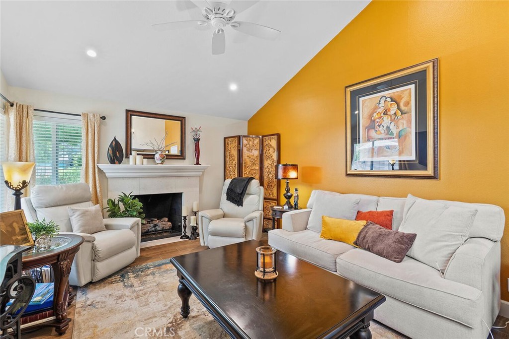 MLS #OC25140922 image #3