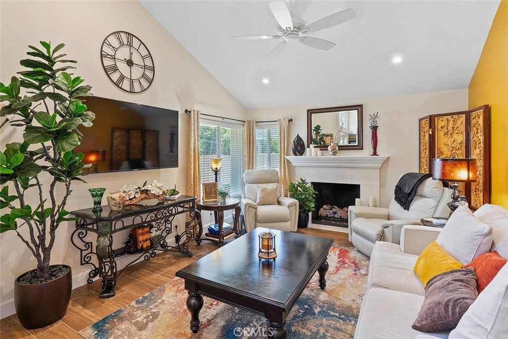 MLS #OC25140922 image #5