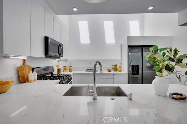 MLS #OC25140939 img 10