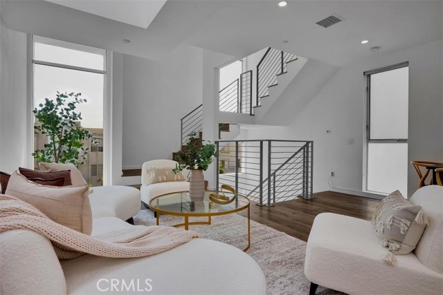 MLS #OC25140939 img 3