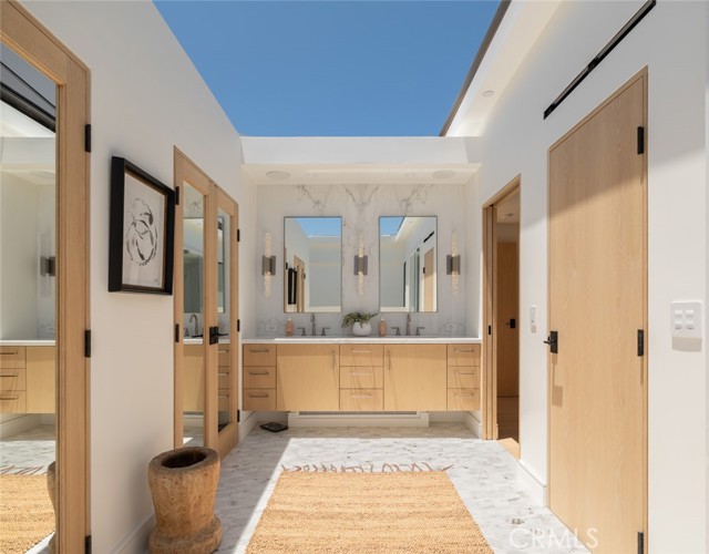 MLS #OC25141676 image #9