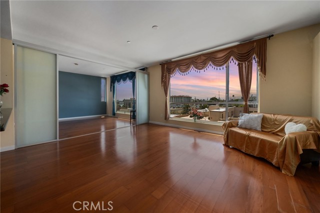 MLS #OC25142722 image #1