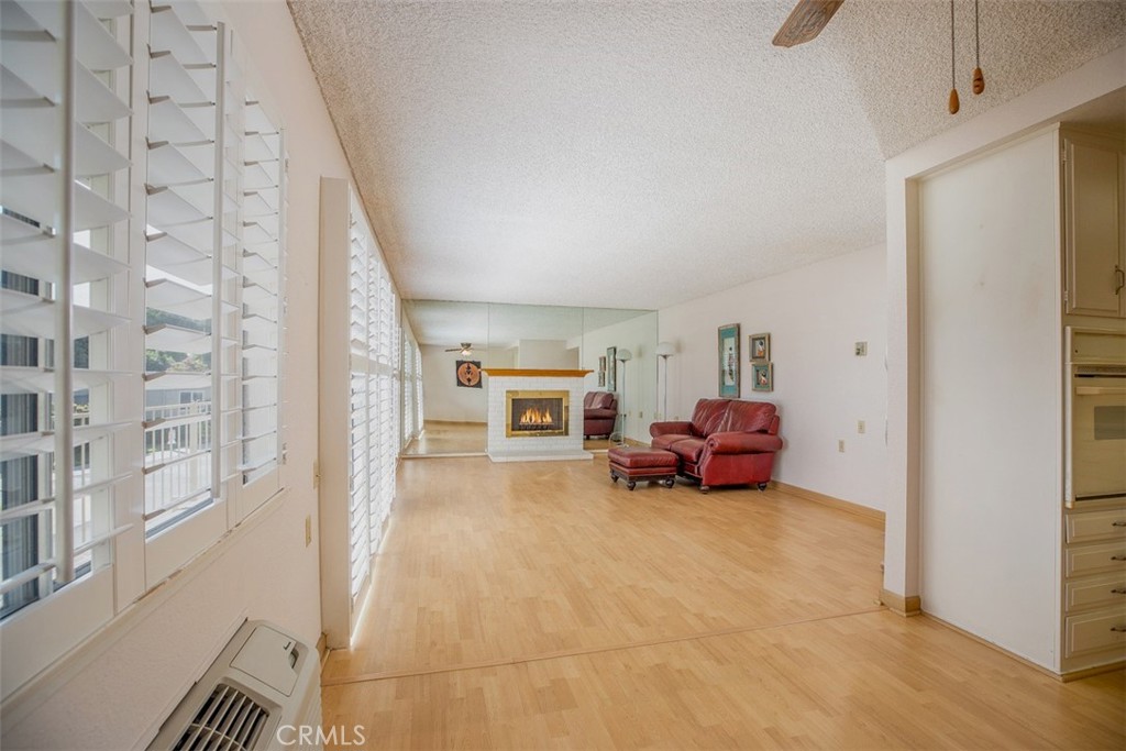 MLS #OC25142799 image #9