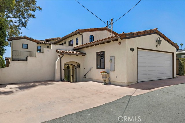 MLS #OC25143301 img 0