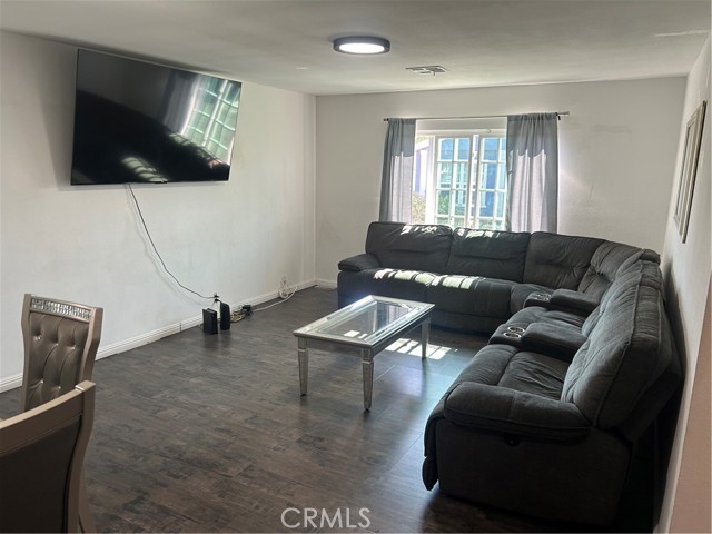 MLS #OC25144209 image #1