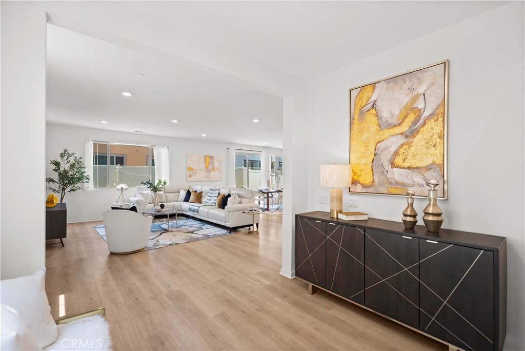 MLS #OC25144319 image #1