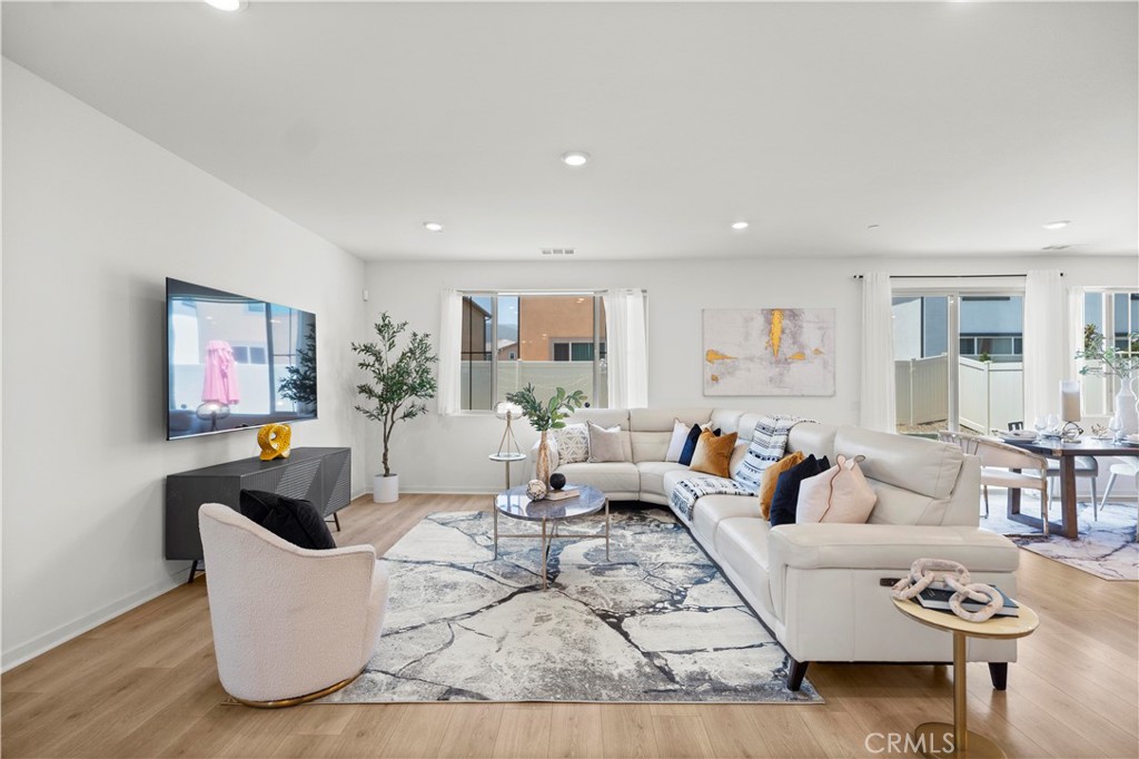 MLS #OC25144319 image #4