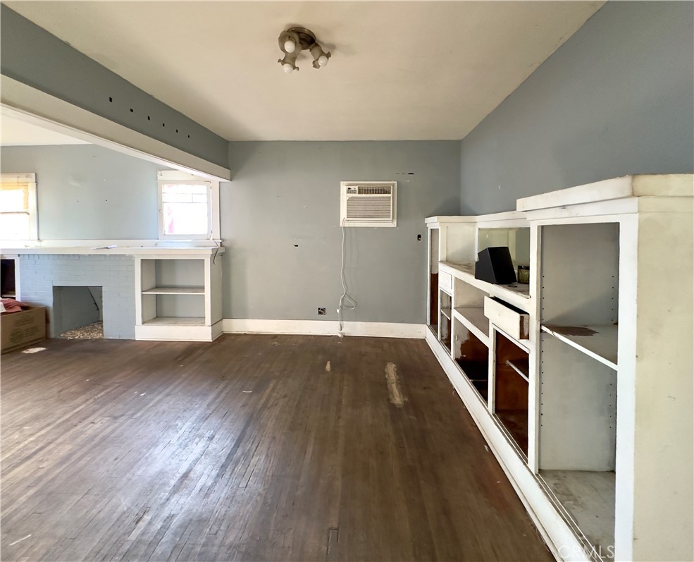 MLS #OC25144898 image #1