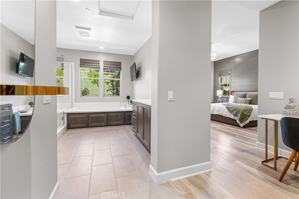 MLS #OC25145652 image #16