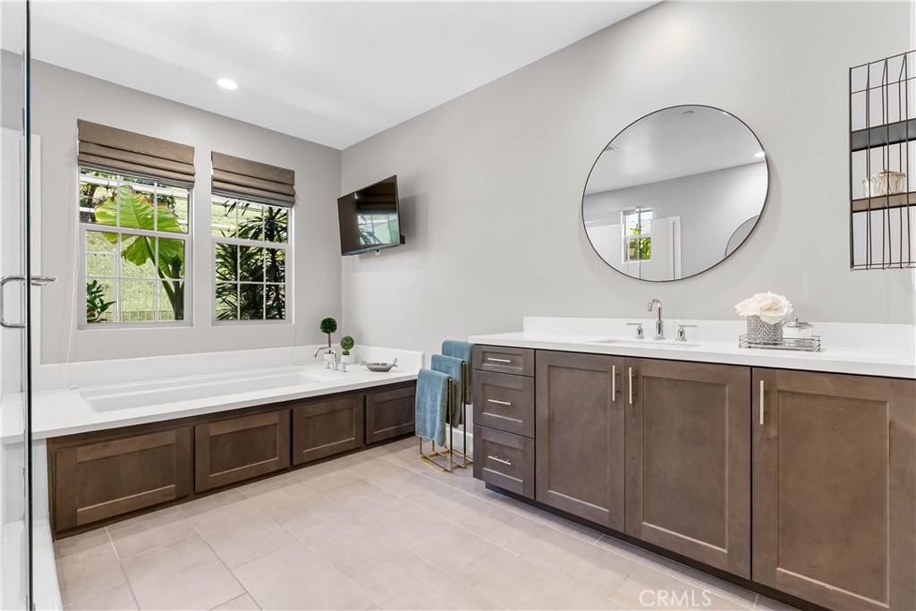 MLS #OC25145652 image #19