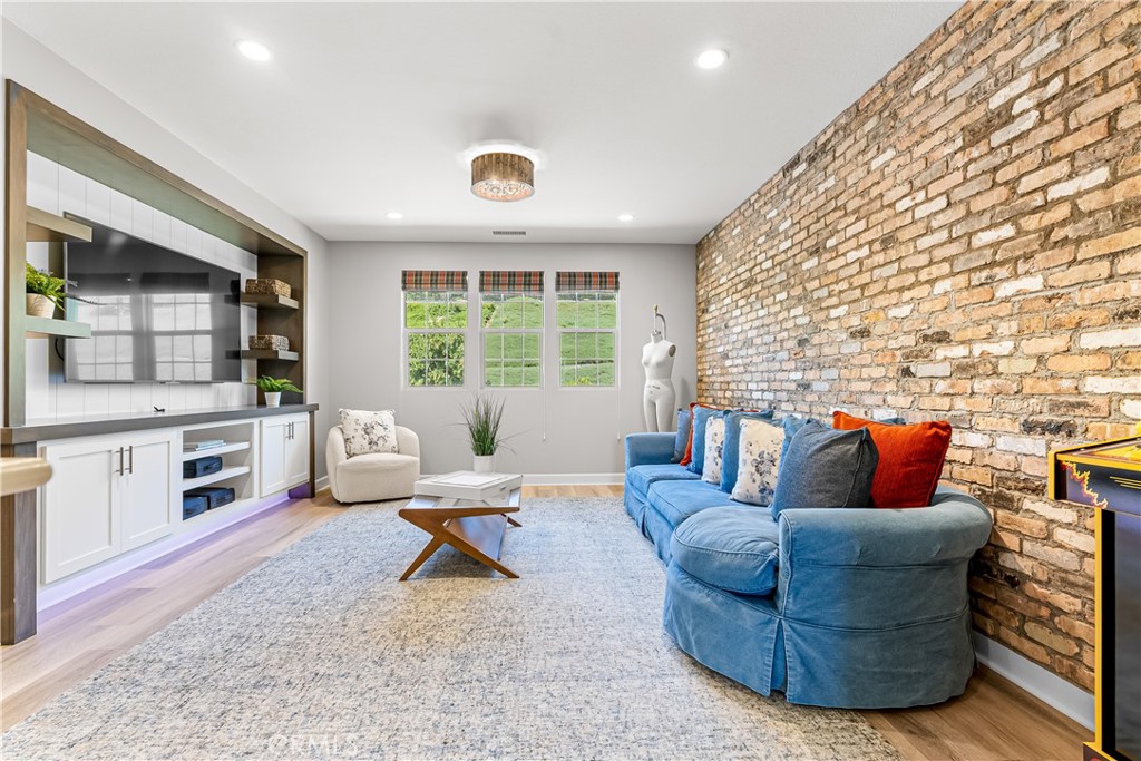 MLS #OC25145652 image #30