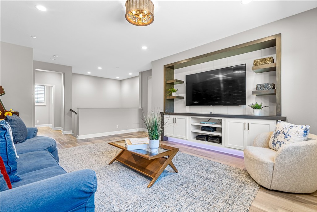 MLS #OC25145652 image #32