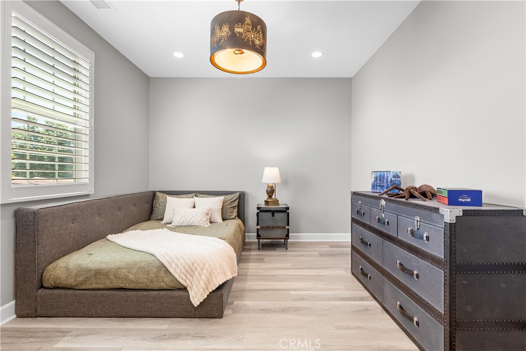 MLS #OC25145652 image #40