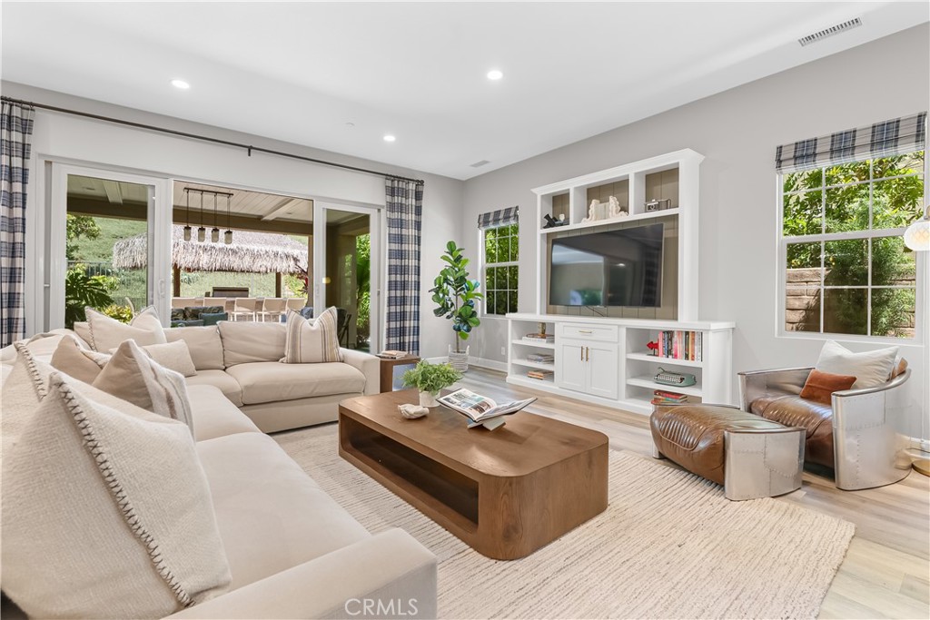 MLS #OC25145652 image #6