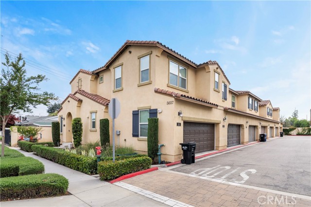 MLS #OC25145946 image #1