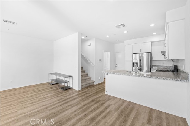 MLS #OC25145946 image #4