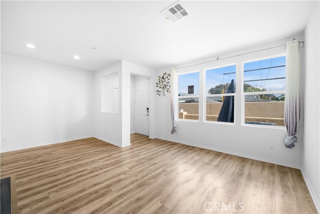 MLS #OC25145946 image #9