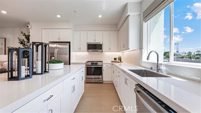 MLS #OC25146017 image #2