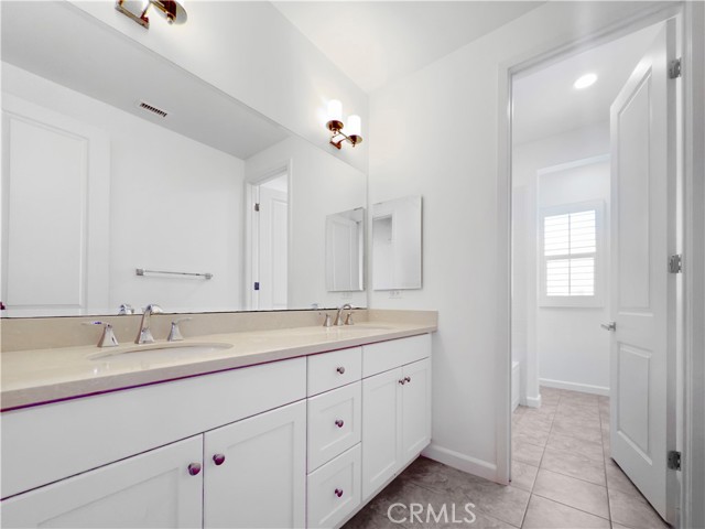 MLS #OC25146172 image #12