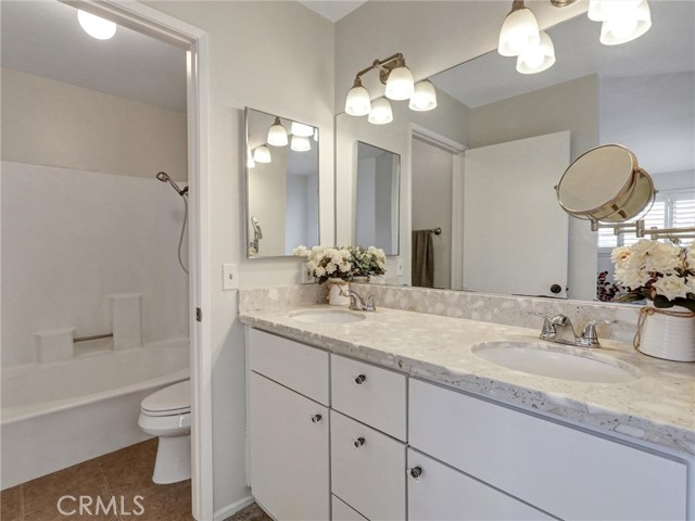 MLS #OC25147027 image #13