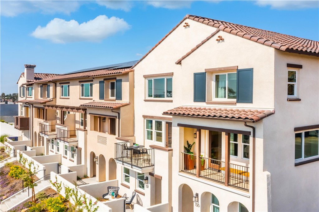 MLS #OC25147581 image #1