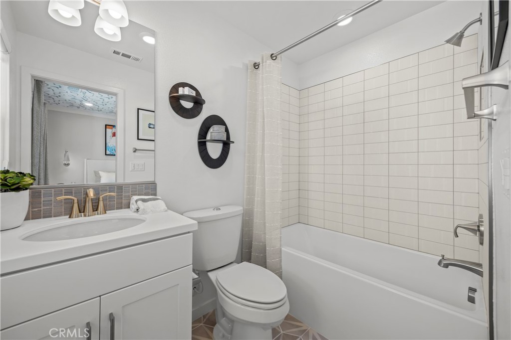 MLS #OC25147581 image #10