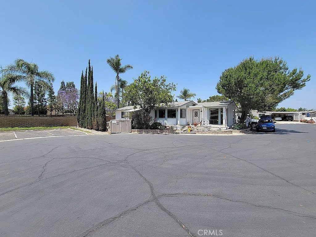 MLS #OC25147639 image #1