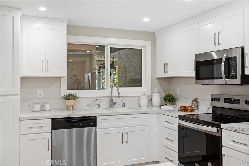 MLS #OC25148491 image #17