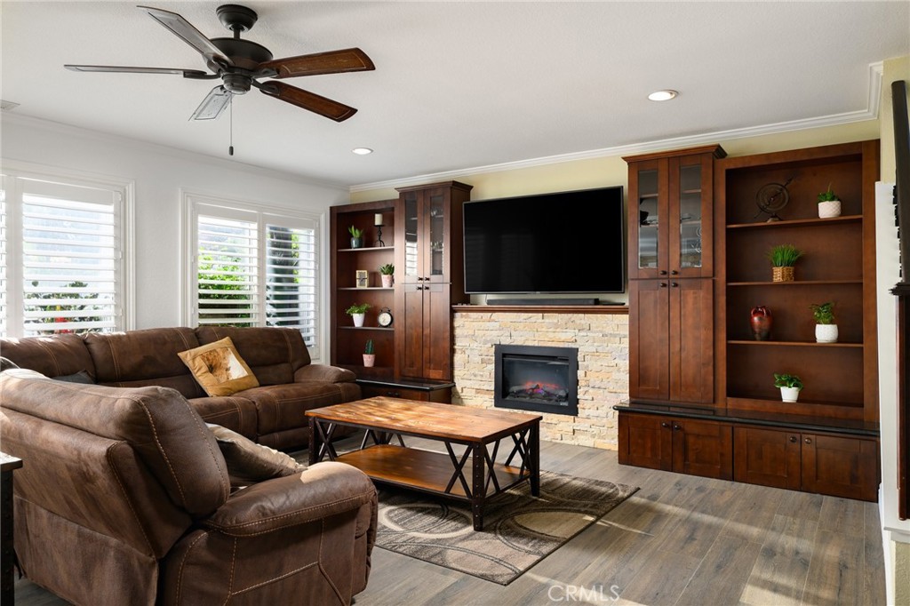 MLS #OC25148552 image #4