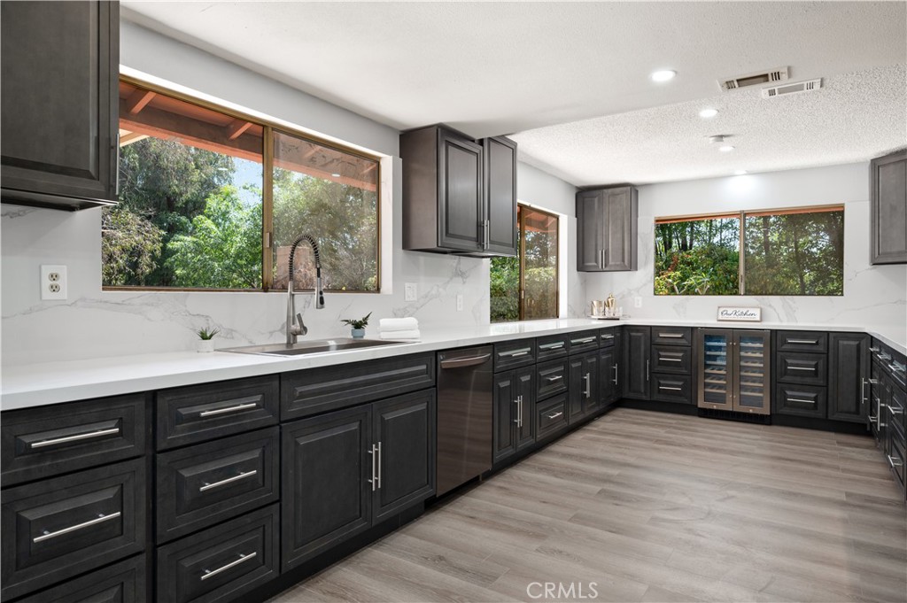 MLS #OC25148883 image #16