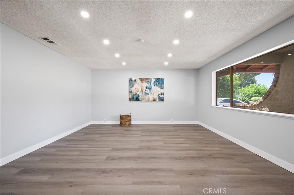 MLS #OC25148883 image #7