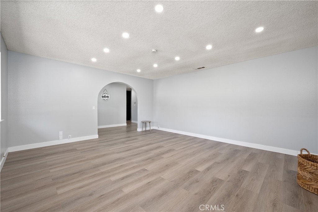 MLS #OC25148883 image #9