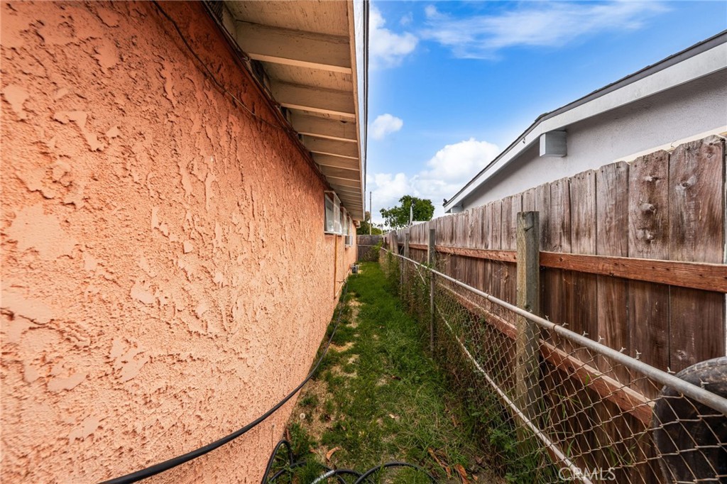 MLS #OC25148988 image #32