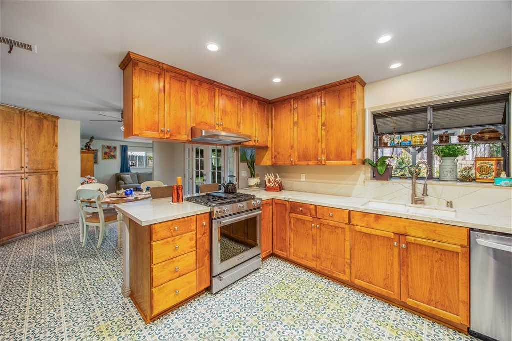 MLS #OC25149147 image #17