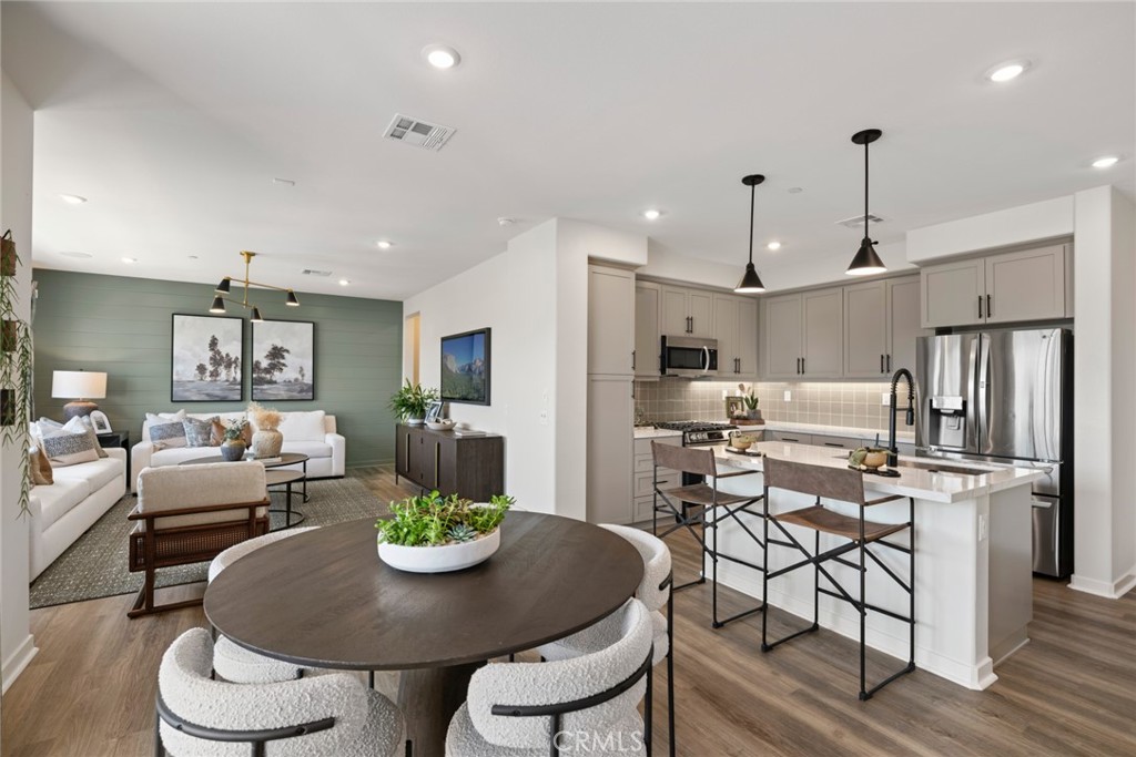 MLS #OC25149537 image #0