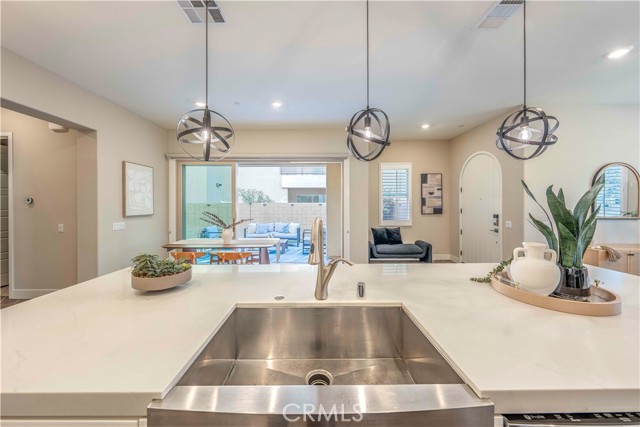 MLS #OC25150122 image #5