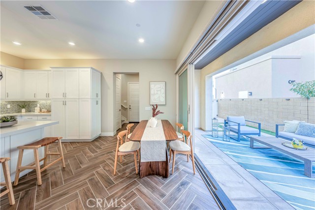 MLS #OC25150122 image #6