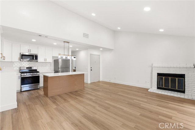 MLS #OC25150130 image #0