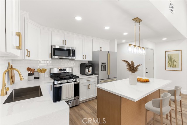 MLS #OC25150130 image #1