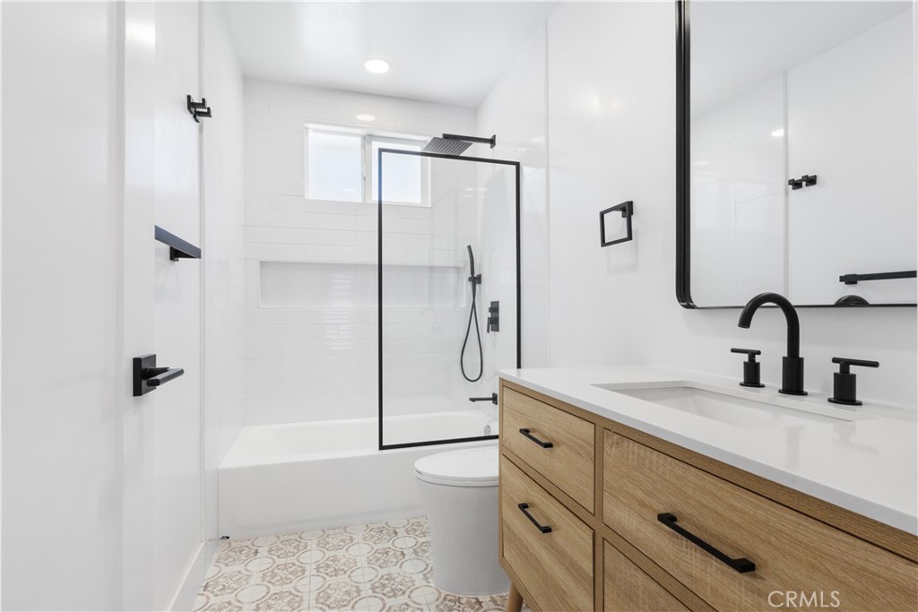 MLS #OC25150250 image #61