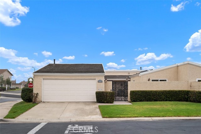 MLS #OC25150602 image #1