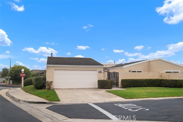 MLS #OC25150602 image #2