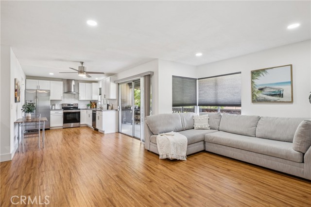 MLS #OC25151018 image #0