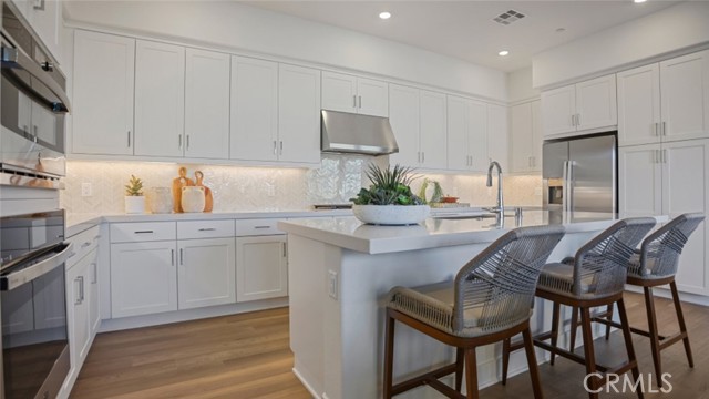 MLS #OC25151652 image #1