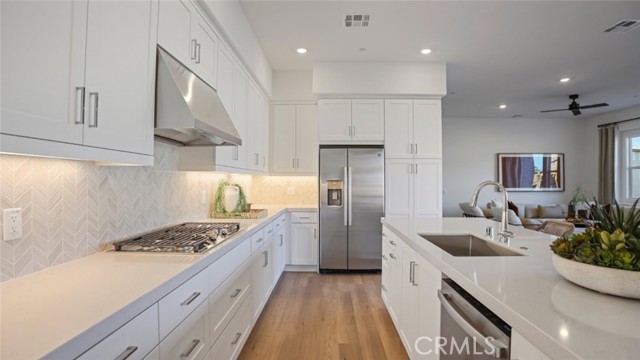 MLS #OC25151652 image #2