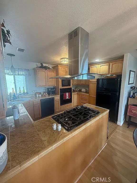 MLS #OC25151904 image #10