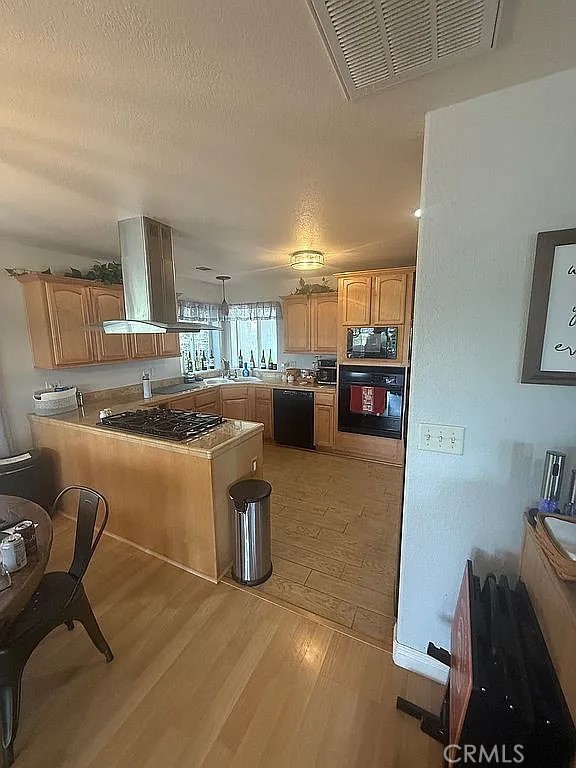 MLS #OC25151904 image #11