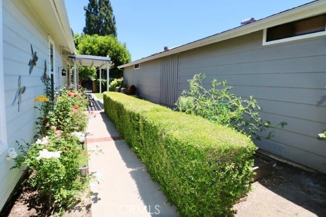 MLS #OC25152584 image #10