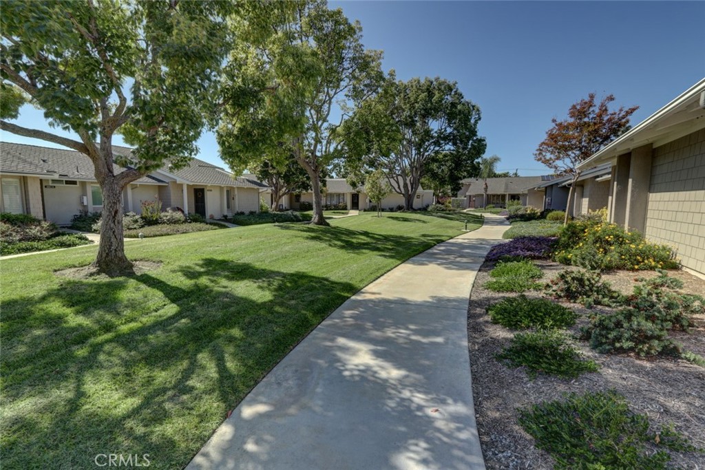 MLS #OC25152833 image #4